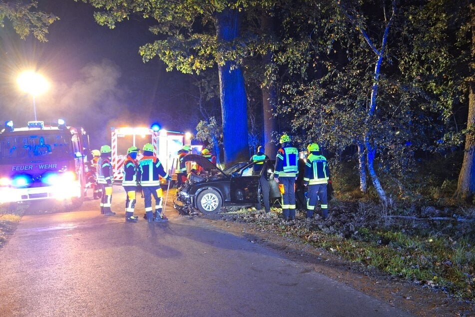 Zahlreiche Einsatzkräfte waren wegen des Unfalls in Niedersachsen vor Ort.