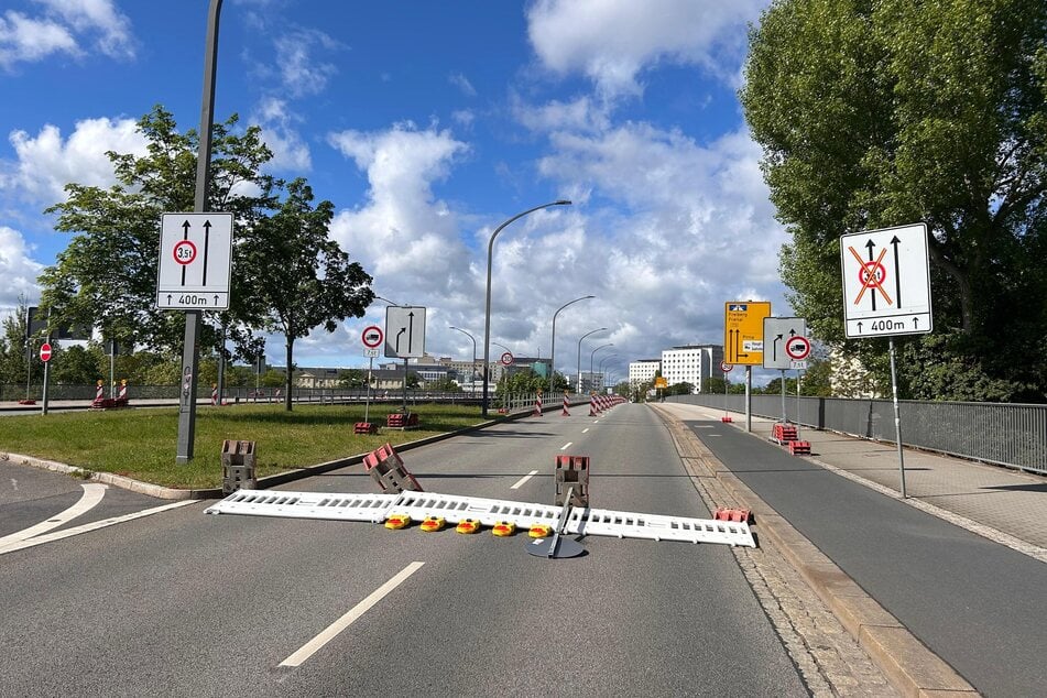 Viele Schilder, doch fahren darf in diesem Bereich seit Donnerstag keiner.