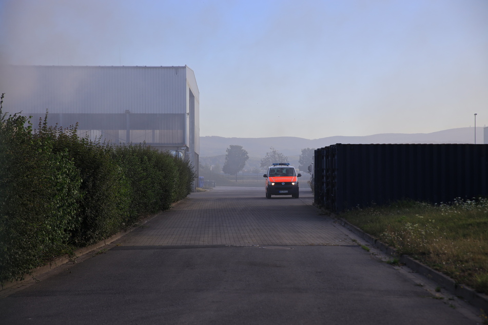 Neben den Einsatzkräften der Feuerwehr waren auch Rettungsdienst und Polizei vor Ort.