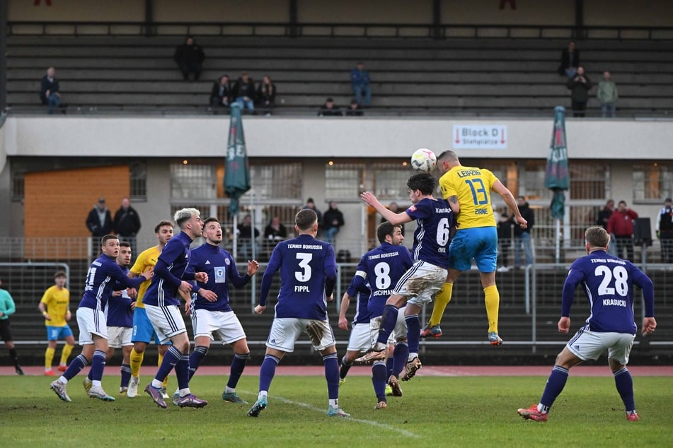 Djamal Ziane (#13) stieg nach einer Ecke am höchsten und köpfte zum 1:0.