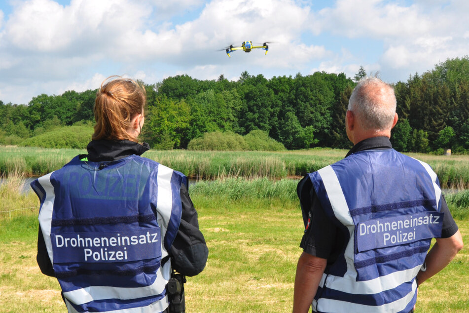 Die Polizei flog mit Drohnen die Oste von Bremervörde bis zur Elbe-Mündung ab.