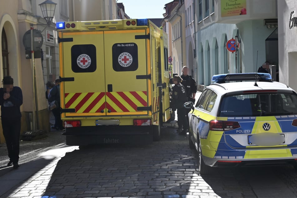 Was genau der Auslöser für das Aufgebot der Einsatzkräfte war, wollte die Polizei noch nicht mitteilen.