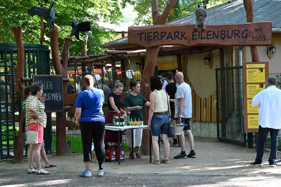 Noch keine vier Wochen ist es her, dass das neue Kassenhäuschen im Eilenburger Tierpark eingeweiht wurde.
