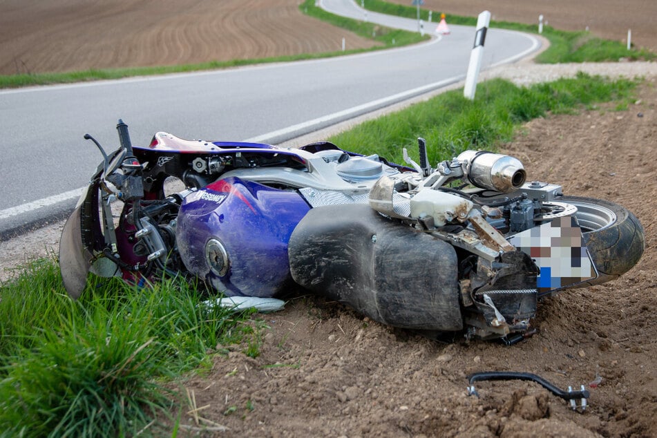 Bei dem Sturz in einer leichten Rechtskurve zog sich der 52-Jährige in Bayern so schwere Verletzungen zu, dass er diesen letztlich erlag.
