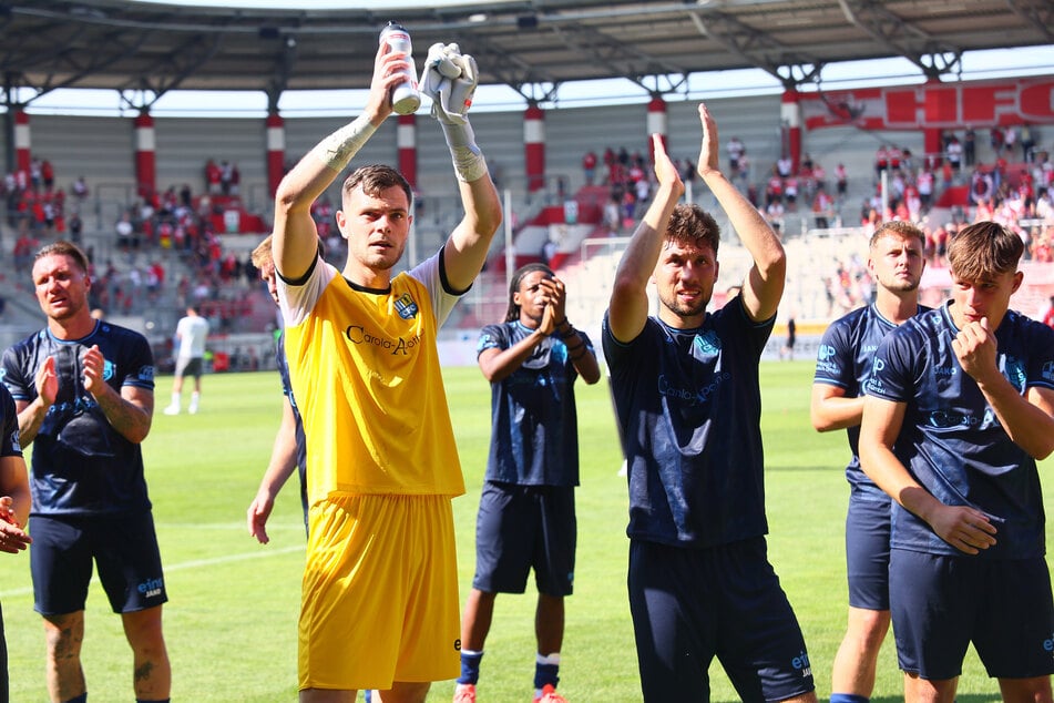 CFC-Keeper David Richter und seine Jungs bedankten sich nach Abpfiff bei den Fans. Am kommenden Spieltag wartet der FCE auf die Chemnitzer.