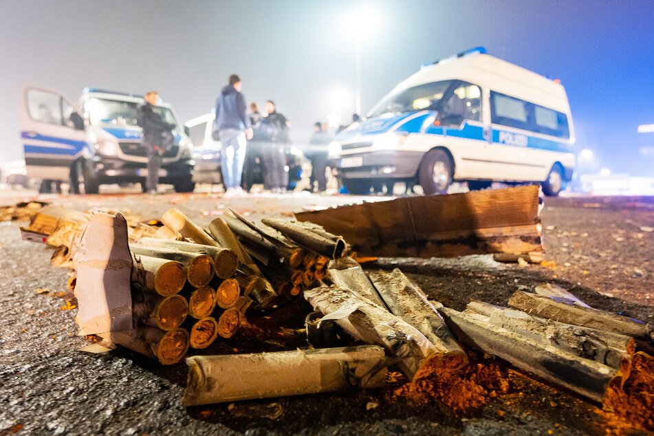 Verbotene Böller, verbotenes Feuerwerk: Die Polizei kontrolliert derzeit auf beiden Seiten der Grenze verstärkt auf Böller-Touristen.