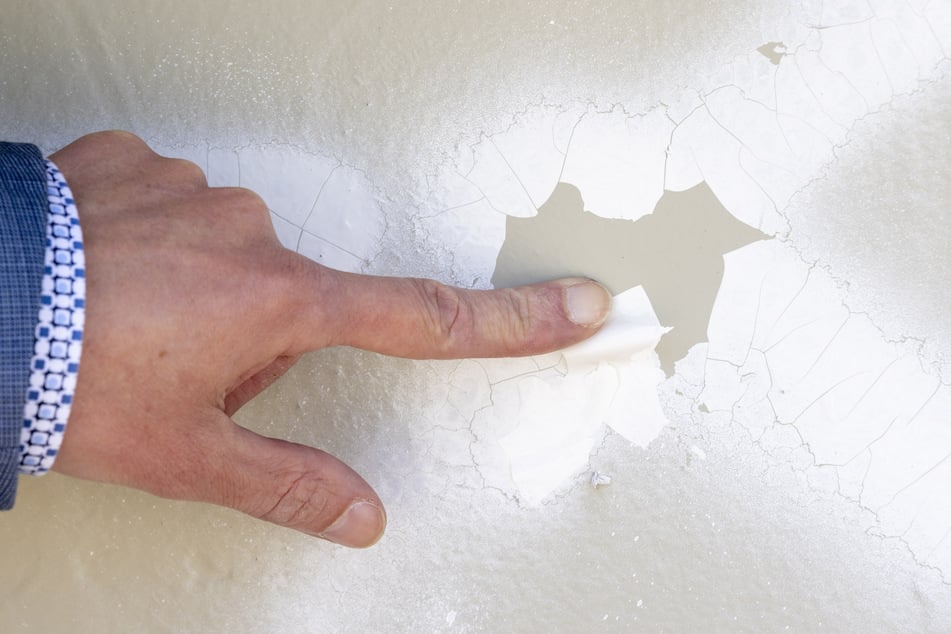 Dank der Spezialfarbe lassen sich neue Schmierereien leichter von den Wänden entfernen.