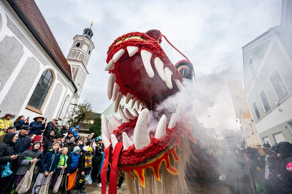 Bei vielen Faschingsumzügen in Bayern, wie hier in Dietfurt, werden die Sicherheitsmaßnahmen verschärft.