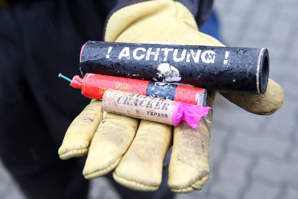 Eine 47-Jährige wurde in der Dresdner City durch einen Böller schwer verletzt. (Symbolbild)