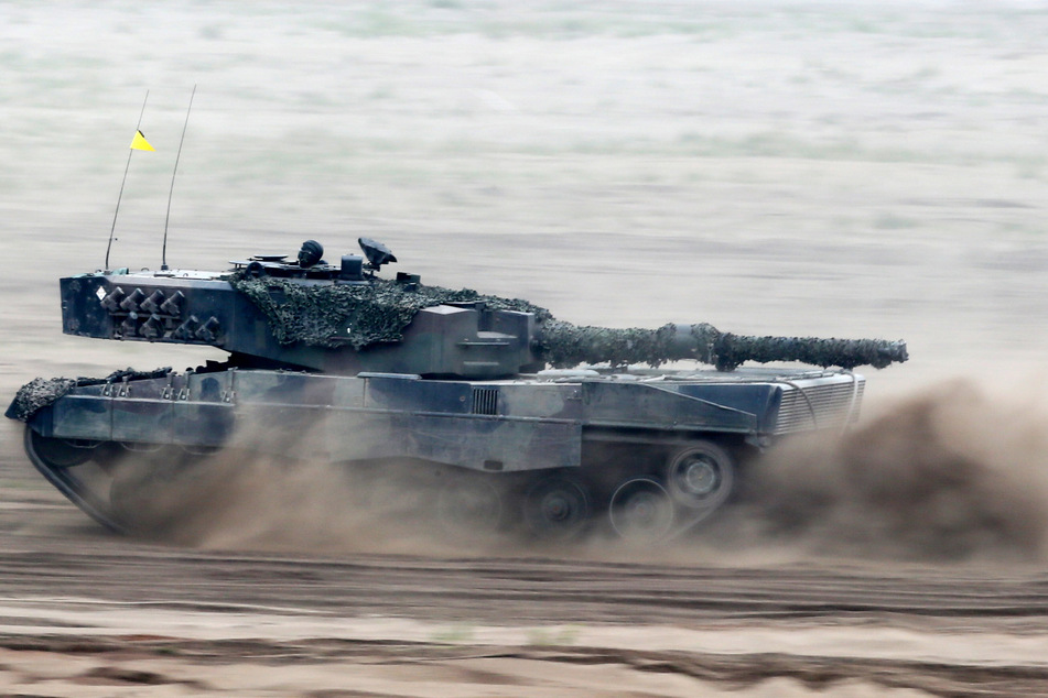 Der deutsche Außenminister möchte noch über die Lieferung der Kampfpanzer abstimmen lassen.