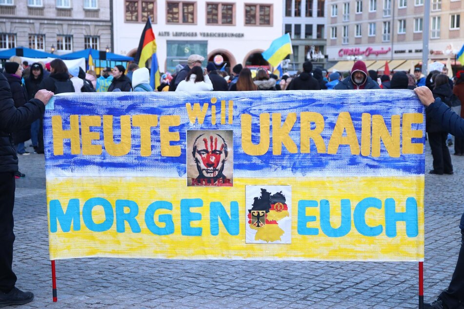 Auf dem Marktplatz sammelte sich der Protest in Solidarität mit der Ukraine.