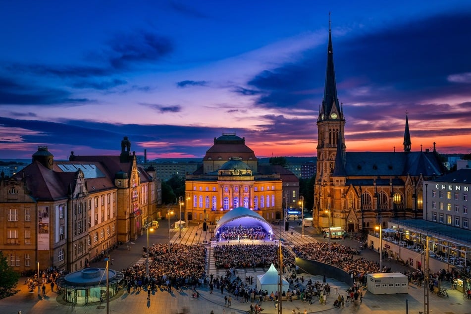 Panorama vom Theaterplatz in Chemnitz - hier findet das Eröffnungskonzert statt.