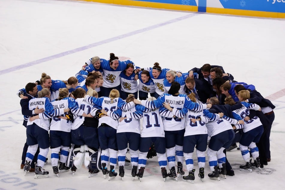 Finnlands Eishockey-Frauen kämpfen mit dem Norovirus.