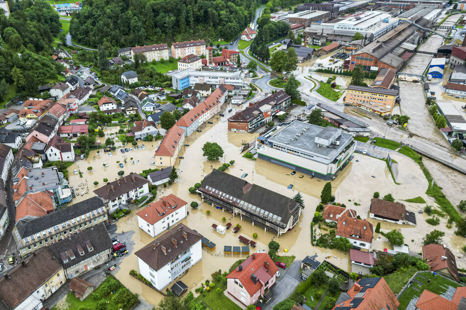 Dramatische Lage! Überschwemmungen in beliebten Urlaubsgebieten, neue Wetter-Warnung