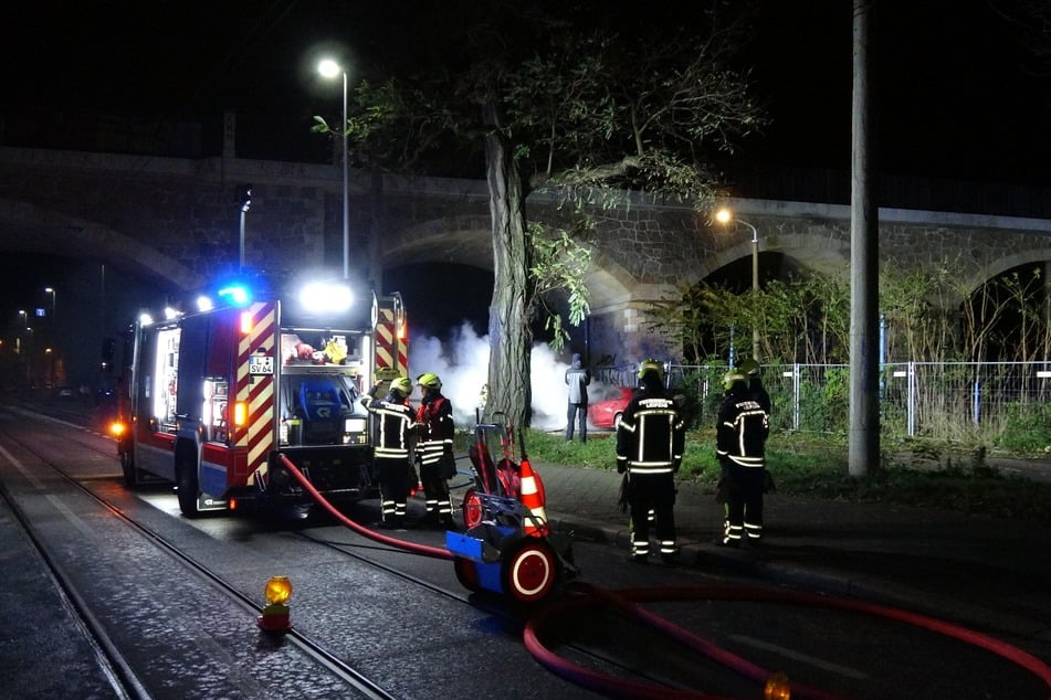 Das Fahrzeug war nahe der Bahnbrücke in der Wurzner Straße geparkt gewesen.