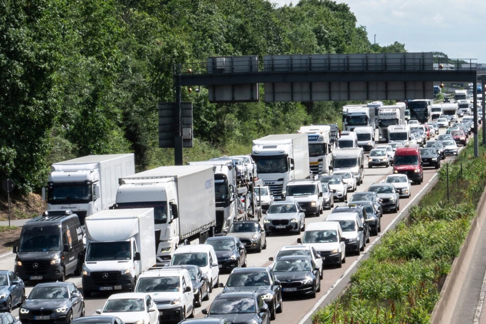 Autofahrer brauchen Geduld: Verkehr auf der A13 wegen Hitze-Schäden ausgebremst