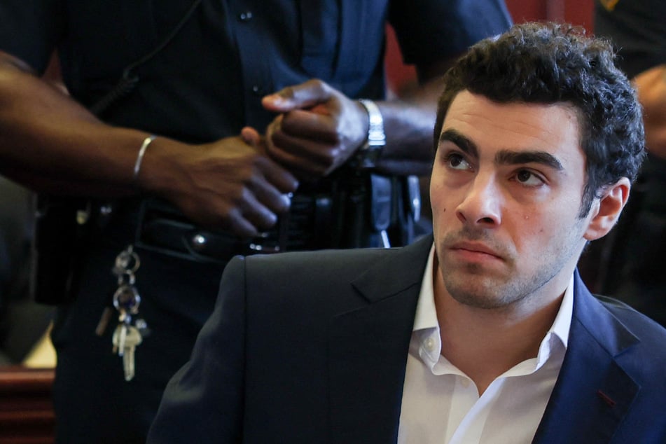 Luigi Mangione's murder trial sets date for jury selection