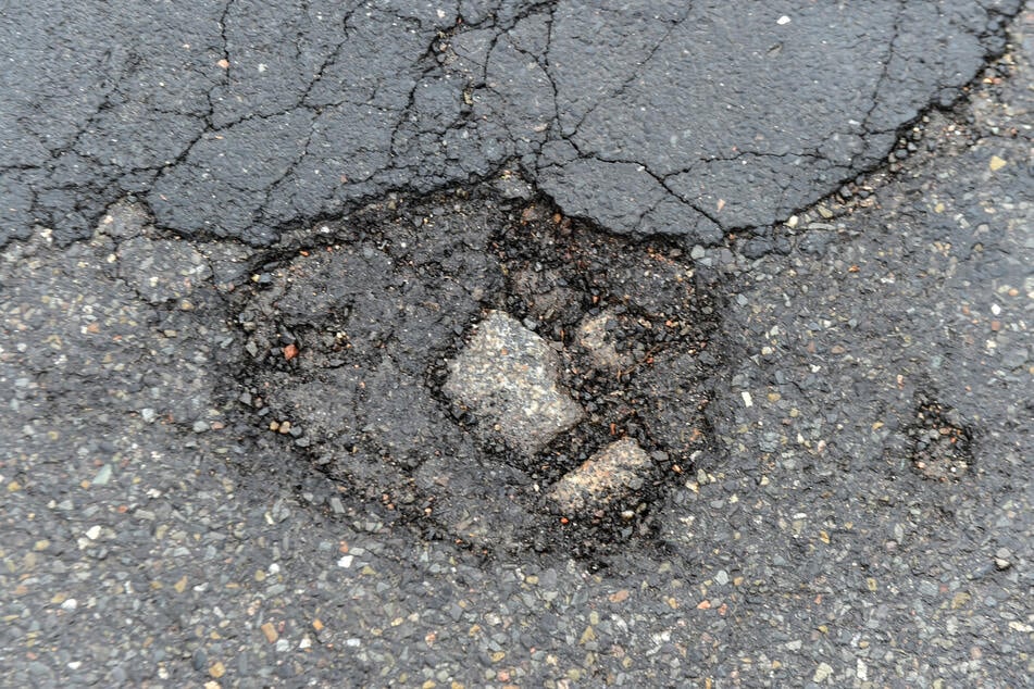 Schlaglöcher gibt es in Leipzig zuhauf.