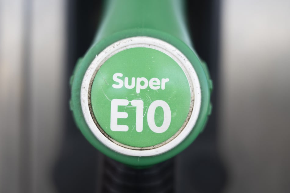 Die Benzinsorte Super E10 hat einen neuen Höchststand erreicht.