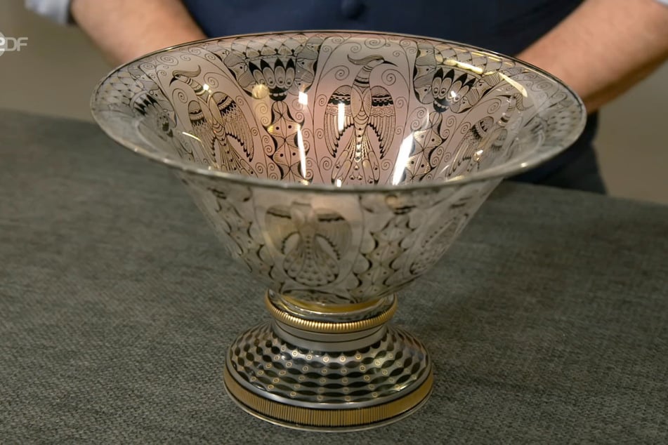 Der Pokal sei von Alfred Walter um die Jahre 1914 und 1915 entworfen.