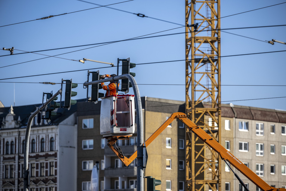 Ampel Ausgefallen! Verkehrs-Chaos In Chemnitzer Innenstadt