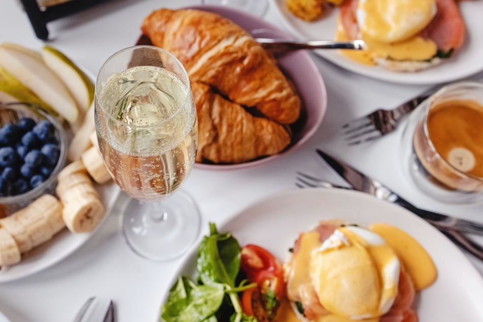 Begrüßt werdet Ihr beim Sonntagsbrunch in Naumanns Gastube mit einem Glas Prosecco. (Symbolbild)