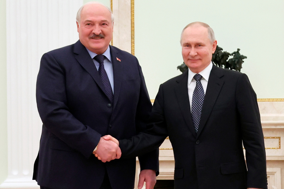Bei einem Treffen im April 2023 mit dem russischen Präsidenten Wladimir Putin (70, r.) wirkte Lukaschenko noch deutlich fitter.