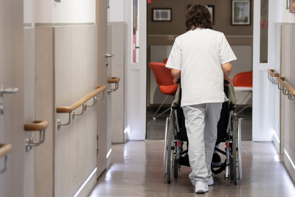 Etwa 80% der Klinikmitarbeiter in Bayern sind gegen das Coronavirus geimpft. (Archiv)