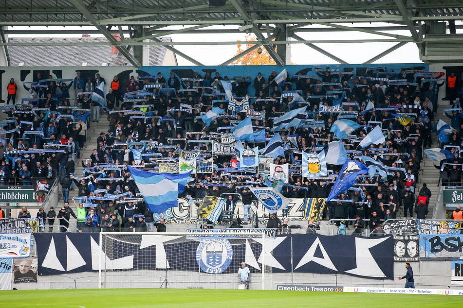 Zahlreiche CFC-Fans sorgten für Stimmung im Stadion an der Gellertstraße. Sie hofften auf einen Sieg gegen Chemie Leipzig.