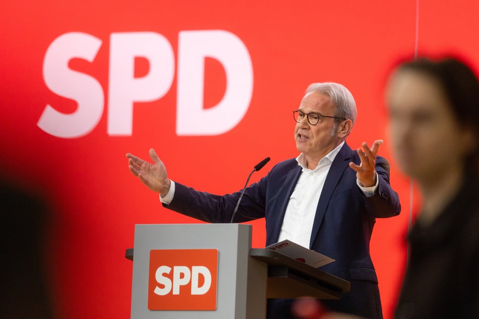 SPD-Landeschef und Innenminister Georg Maier (59) erklärte, dass seine Partei an der Regierung festhalten wird.