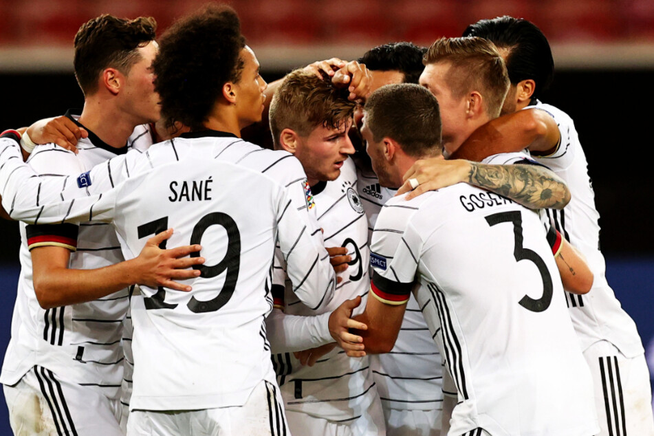Timo Werner (3.v.l.) schoss Deutschland in seiner Heimatstadt Stuttgart mit 1:0 in Führung.