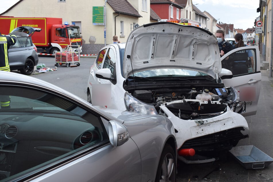 Die Opel-Fahrerin soll beim Linksabbiegen den ihr entgegenkommenden BMW übersehen haben.