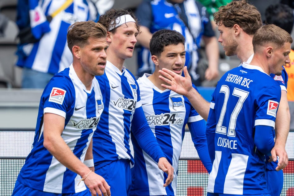 Mit Ibrahim Maza (19, M) und Florian Niederlechner (34, l.) hat Hertha in der Offensive an Qualität verloren.