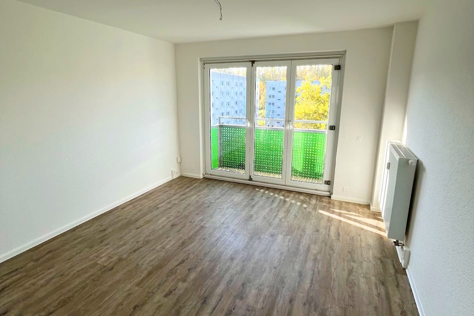 Wohnzimmer mit Balkon