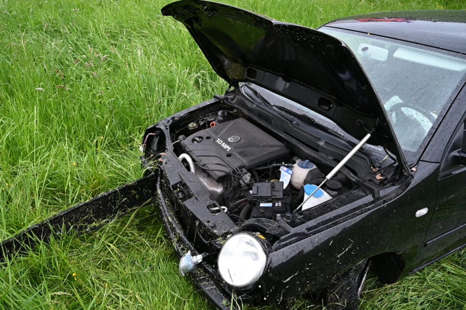 Der Wagen des Mannes wurde bei dem Unfall erheblich beschädigt.
