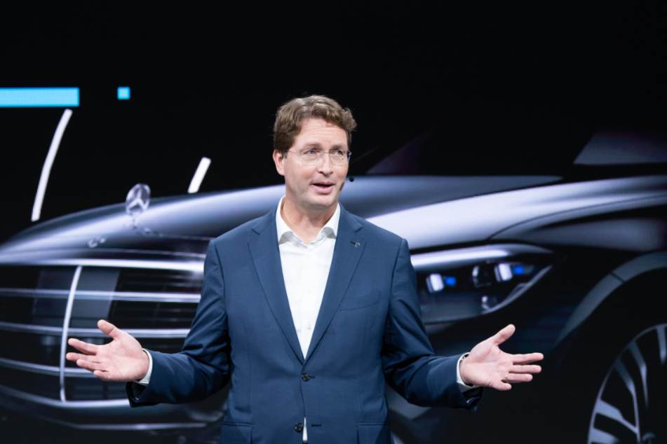 Ola Källenius (51) , Vorstandsvorsitzender der Daimler AG, spricht während der Eröffnung im Werk "Factory 56". In der neuen komplett digitalisierten und vernetzten Fabrik wird die neue S-Klasse gebaut.