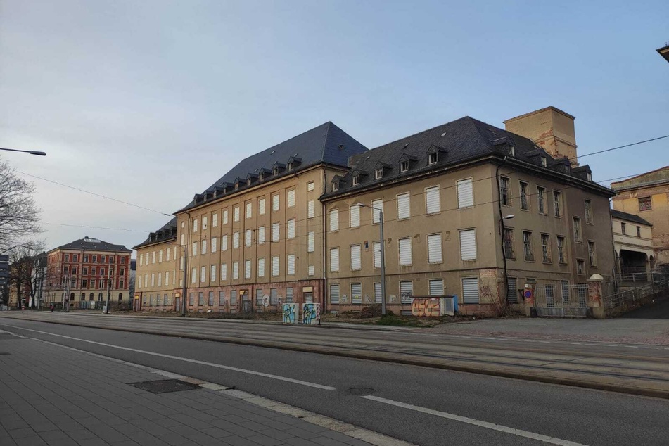 Das alte Hauptpostamt in Chemnitz gammelt seit Jahren vor sich hin. Kaum vorzustellen, dass hier bald schicke Wohnungen entstehen sollen.