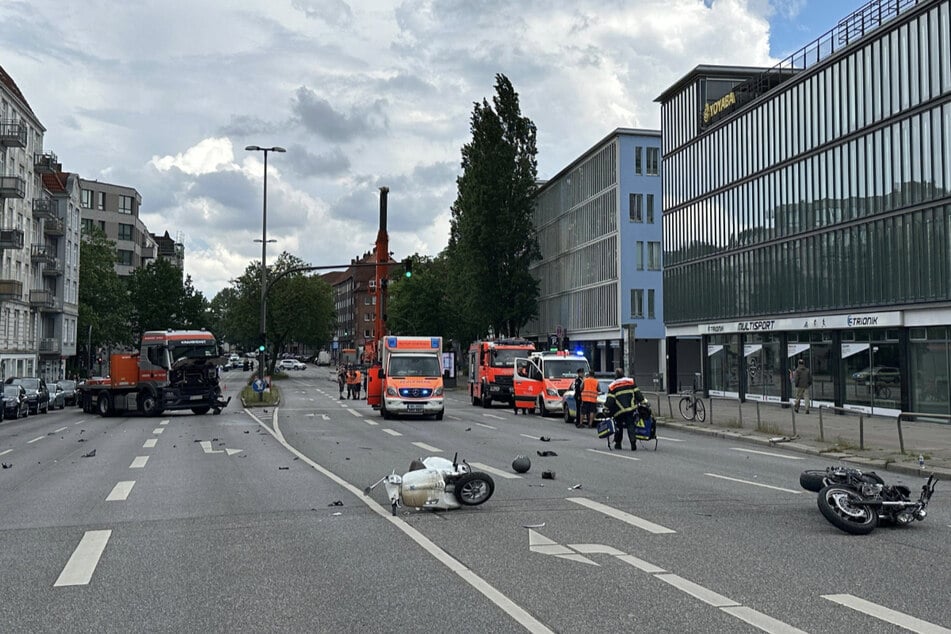 Der Unfall geschah beim Wendeversuch auf der Barmbeker Straße in Hamburg.