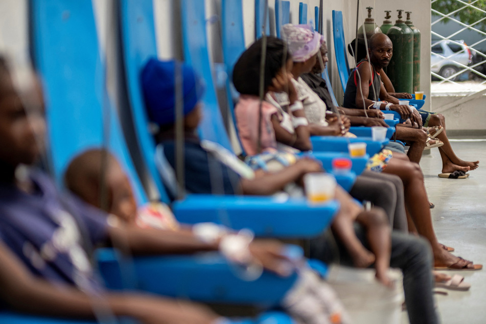 Patients received treatment this week for cholera at the Gheskio Center Hospital supported by UNICEF in Port-au-Prince, Haiti.