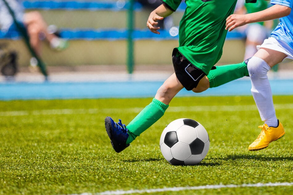 Doppelte Pleite: Fußballern werden während des Spiels die Geldbörsen geplündert