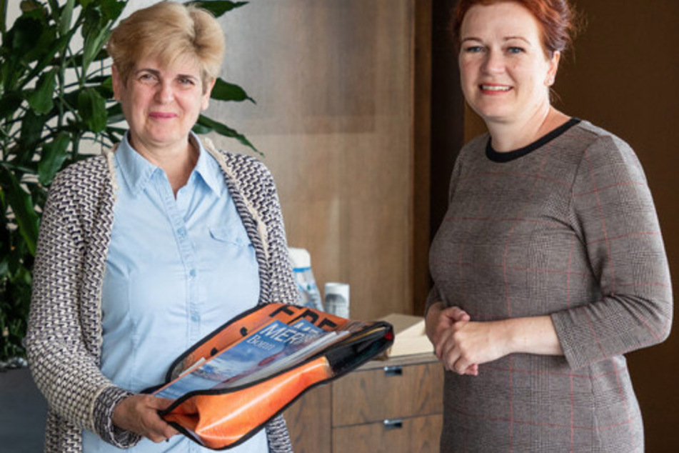 Olesia Shpilchyna (59) musste aus der Ukraine flüchten. Bonns Oberbürgermeisterin Katja Dörner (46, Grüne) gratulierte ihr jetzt zu ihrem neuen Job in Bonn.