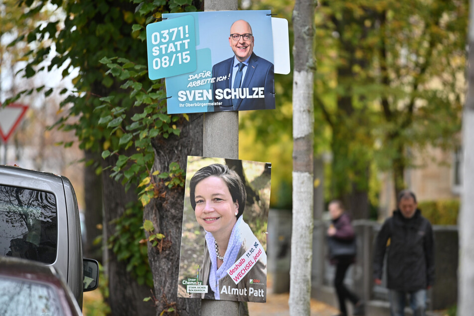 Die OB-Wahl ist schon lange gelaufen, trotzdem hängen vielerorts noch die Plakate, wie hier in der Walther-Oertel-Straße auf dem Kaßberg.