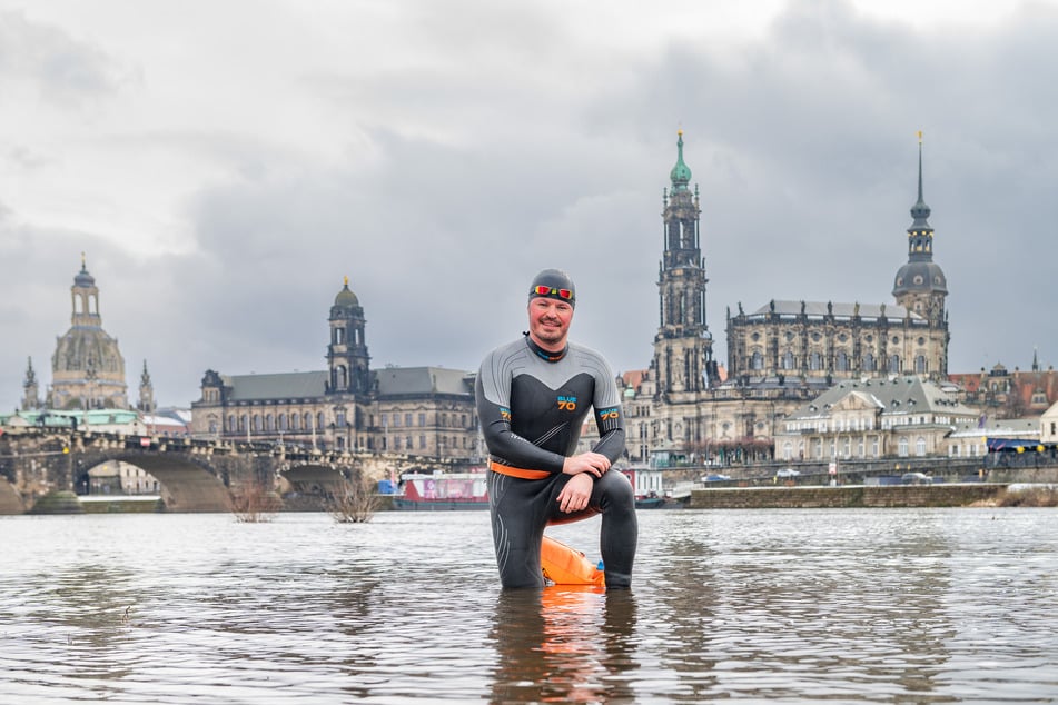 Joseph Heß (38) will im Sommer die Donau durchschwimmen. Die Vorbereitung für das Projekt bewältigt der Dresdner neben Beruf, Familie und Training.