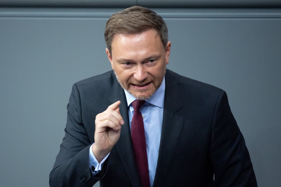 Der Vorsitzende der FDP-Bundestagsfraktion Christian Lindner (42) befürchtet großen Schaden für Kinder durch die langen Schulschließungen.