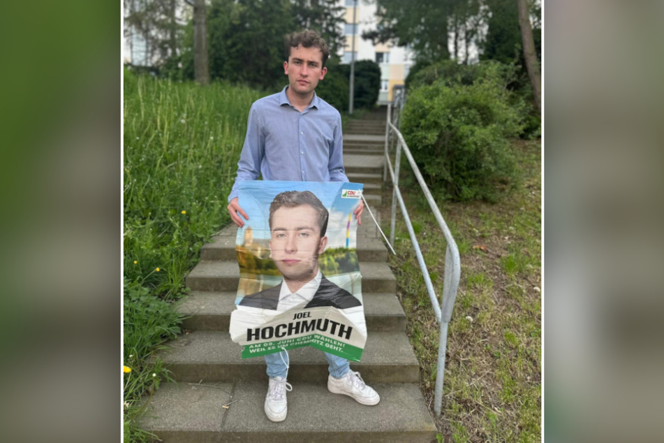 Auch der Chef der Chemnitzer Jungen Union, Joel Hochmuth (21), muss jeden Tag abgerissene Plakate aufheben.