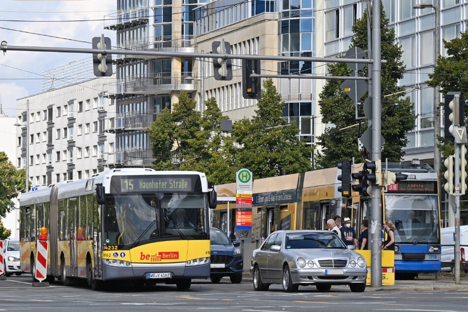 Berliner Busse auf dem Ring? Derzeit rollen diese Fahrzeuge durch Leipzig.