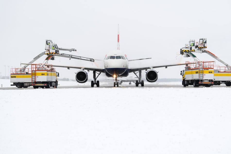 Winter statt Wings: Am Münchner Flughafen wird fieberhaft daran gearbeitet, den Betrieb schnellstmöglich wieder aufzunehmen.