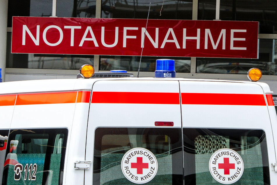 Für einen Polizeibeamten (25) endete eine versuchte Festnahme in Regensburg mit schweren Verletzungen in einem Krankenhaus. (Symbolbild)