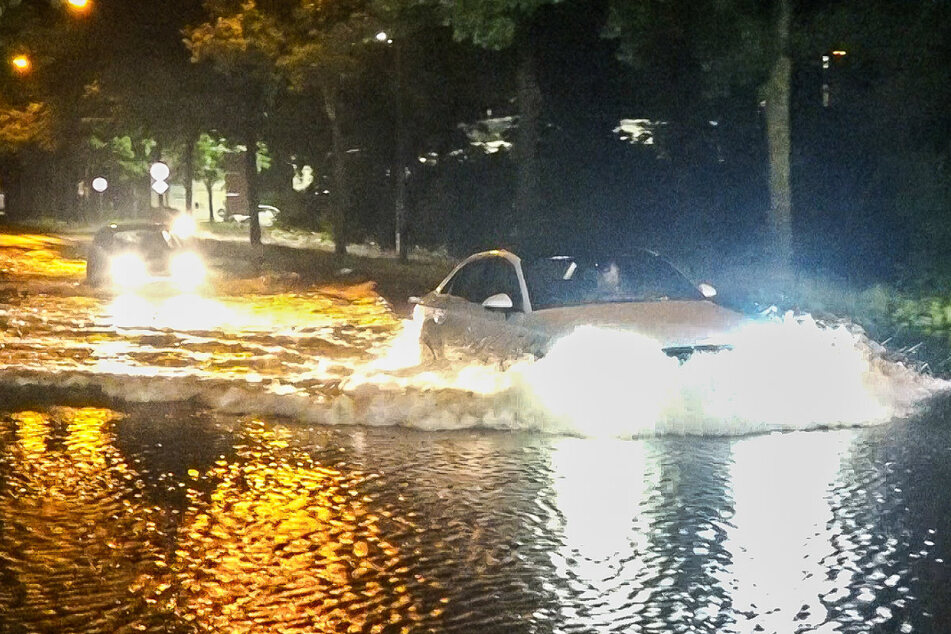 In Straubing wurden durch heftige Unwetter zahlreiche Straßen unter Wasser gesetzt. Doch auch weitere Teile Bayerns wurden stark betroffen.