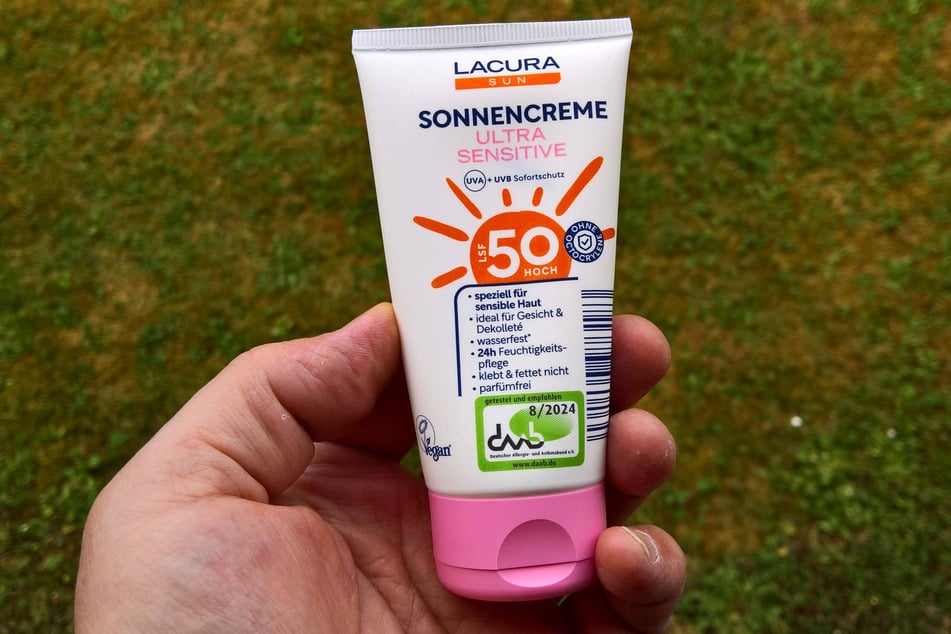 Die Diakonie Sachsen verteilt kostenlos Sonnencreme an wohnungslose Menschen, aber auch Wasser oder Kopfbedeckungen.
